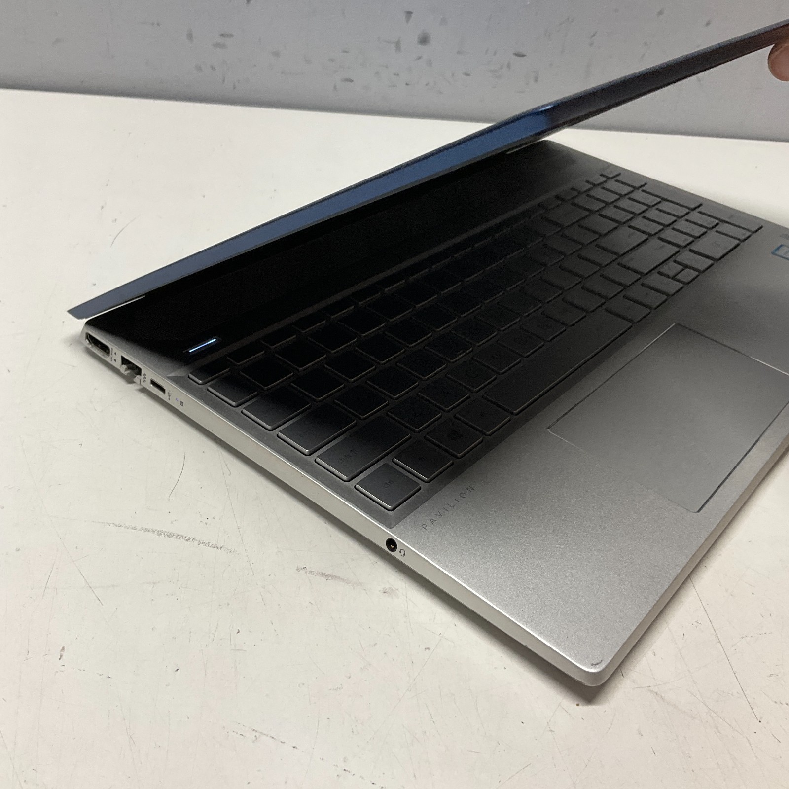 HP Pavilion 15-cs0022cl Laptop Intel Core i5-8250U @ 1.60 GHz 4GB 256GB SSD
