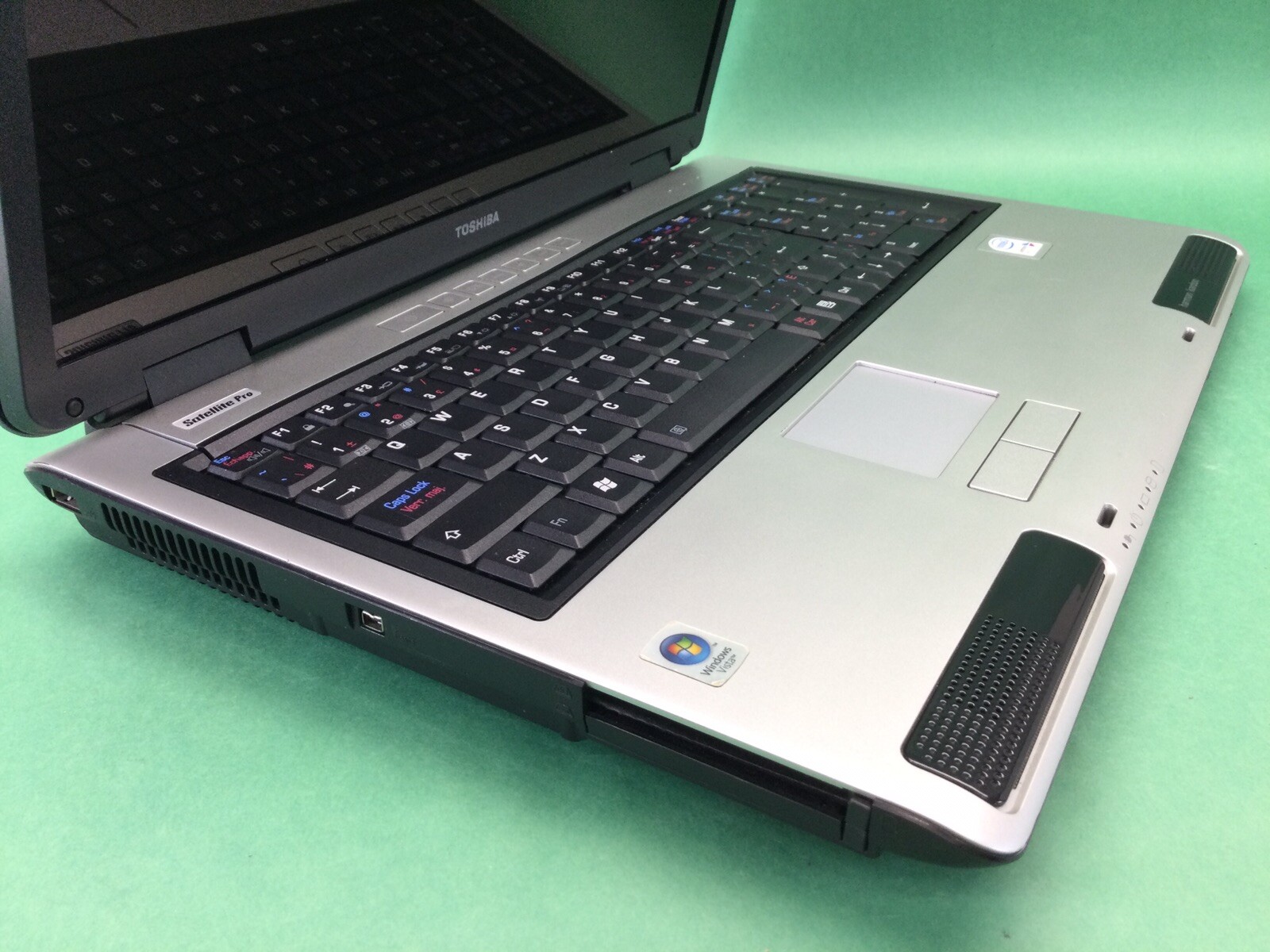Toshiba Satellite Pro P100 – French Keyboard – 17” Laptop – UNTESTED