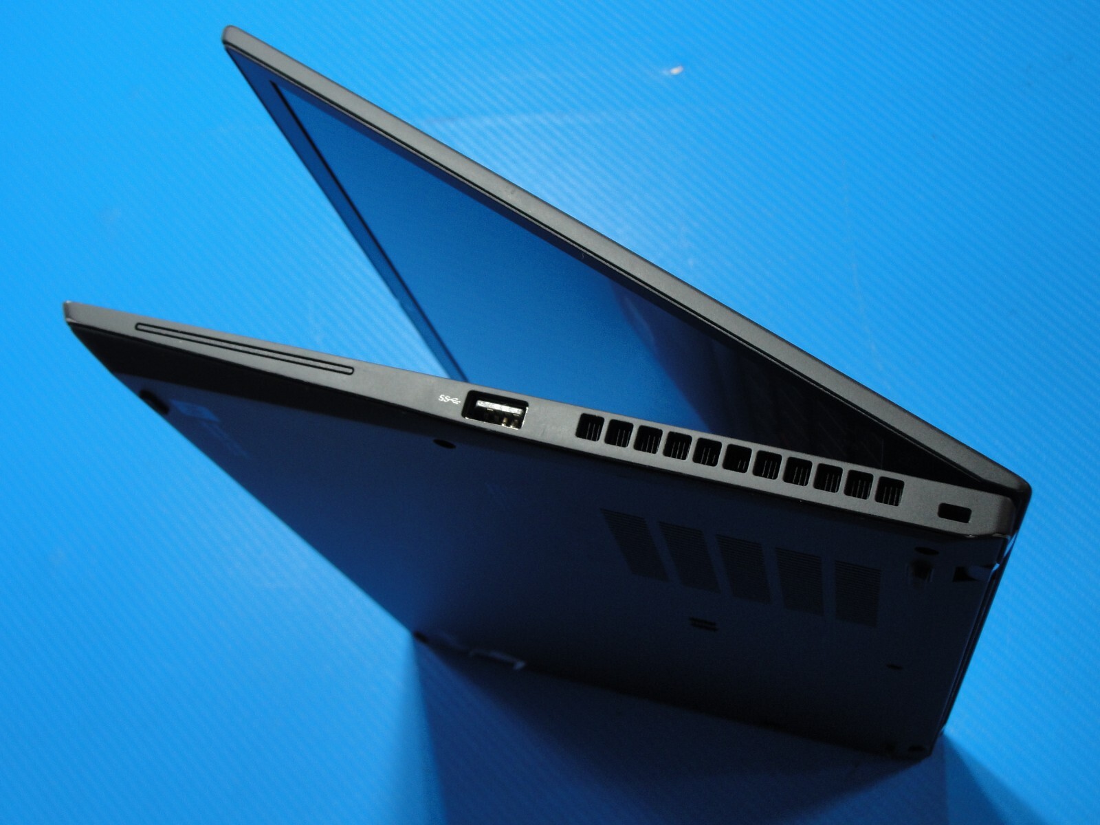 Lenovo ThinkPad E14s Gen 2i 14” Core i5-1135G7 2.4GHz 16GB 512GB SSD+ Carger