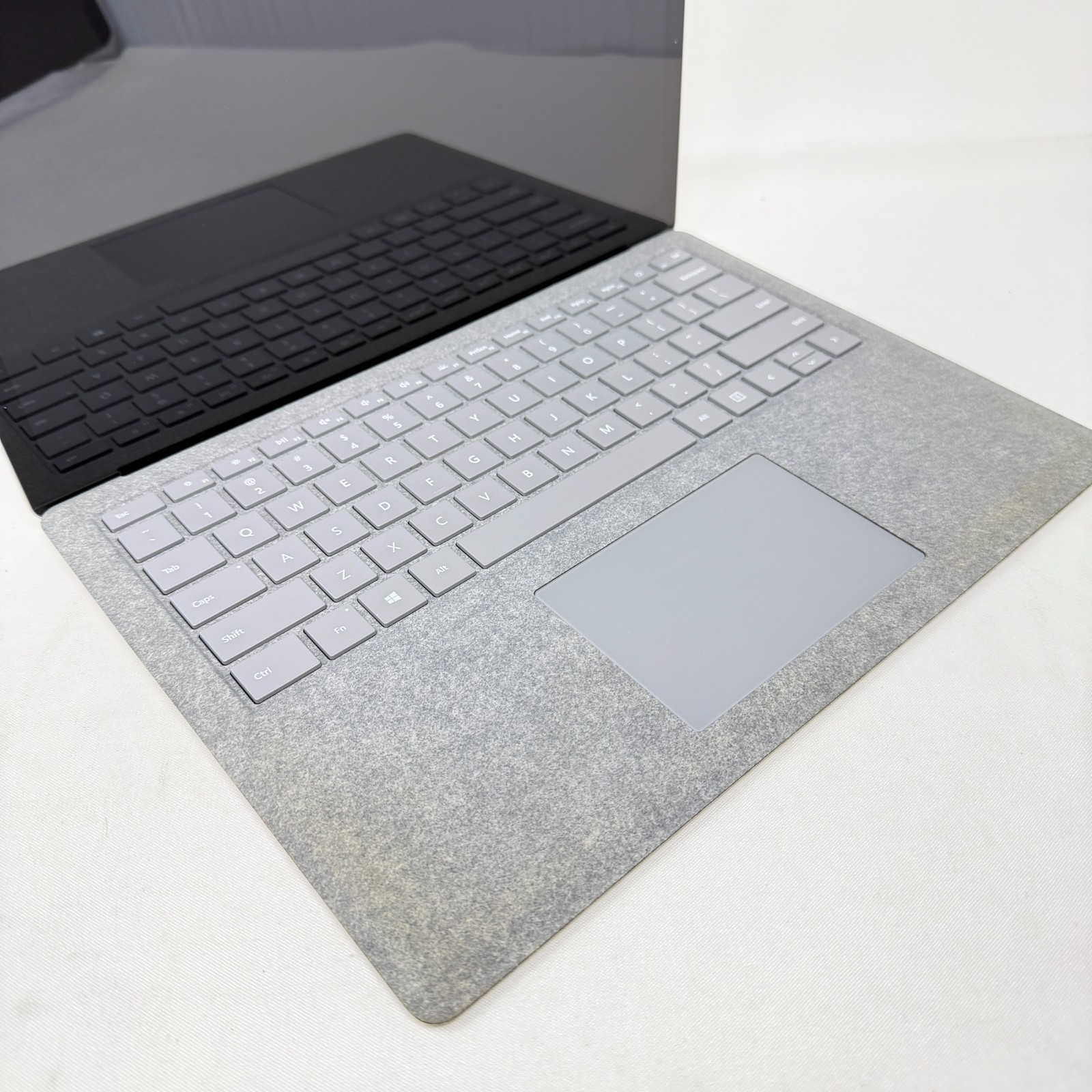Microsoft Surface Laptop 2 8GB RAM 256GB SSD Intel Core i5-8350U@1.7GHz