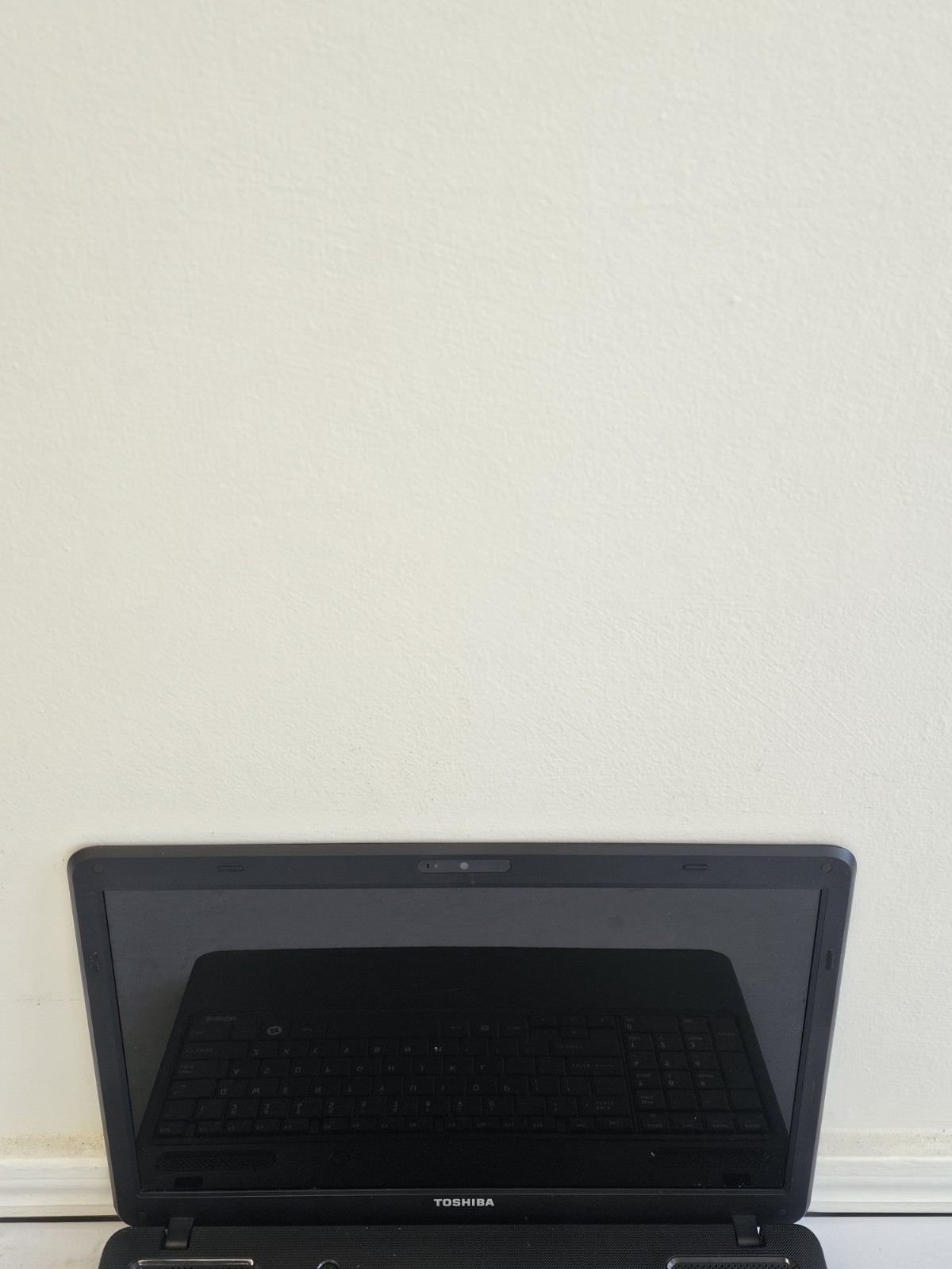 Toshiba Satellite C655D-55300 Laptop – AMD E300 – 4GB RAM – BAD BATT – READ