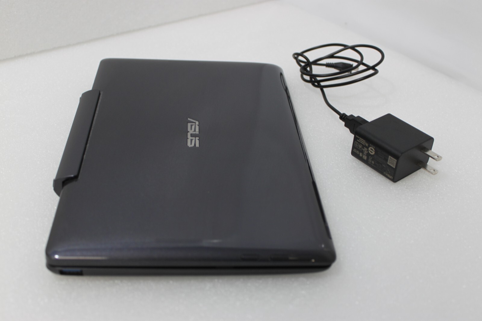 ASUS T100T 10.1in. 62GB, Intel Atom, 1.33GHz, 2GB Convertible 2-in-1 Win8