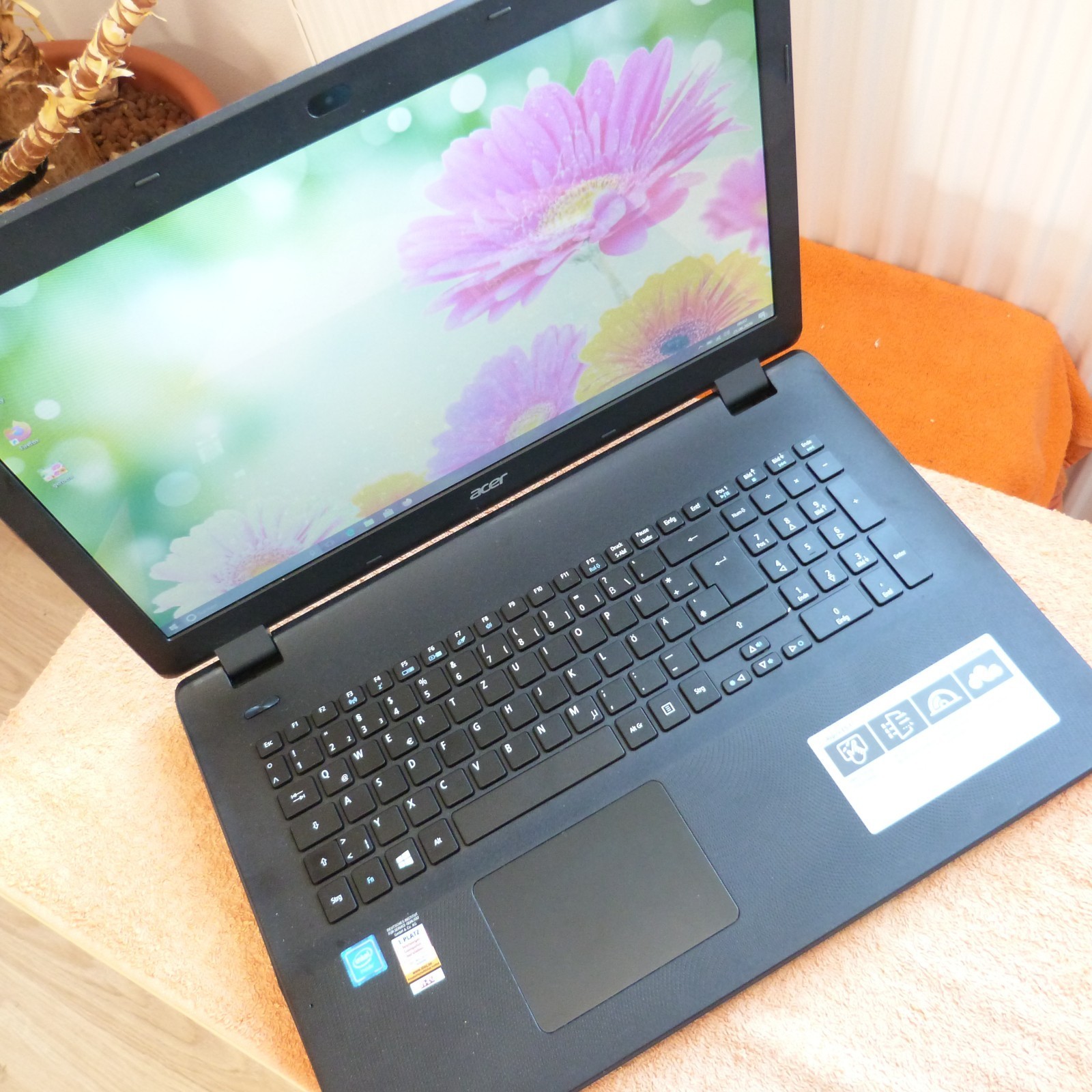 Acer ES1 731 UltraBook 17 inch HDPLUS l SSD Windows 10 l QUAD CORE HDMI USB3 XXL