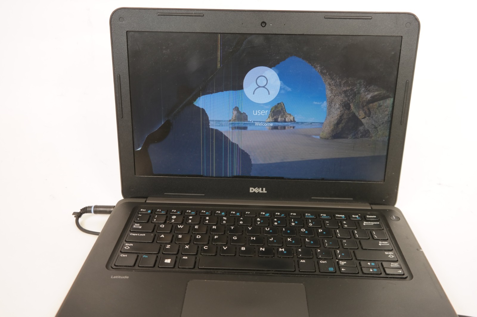 Dell Latitude 3380- i3/4GB RAM/120GB HDD/Cracked Screen/Bad Battery /windows 10