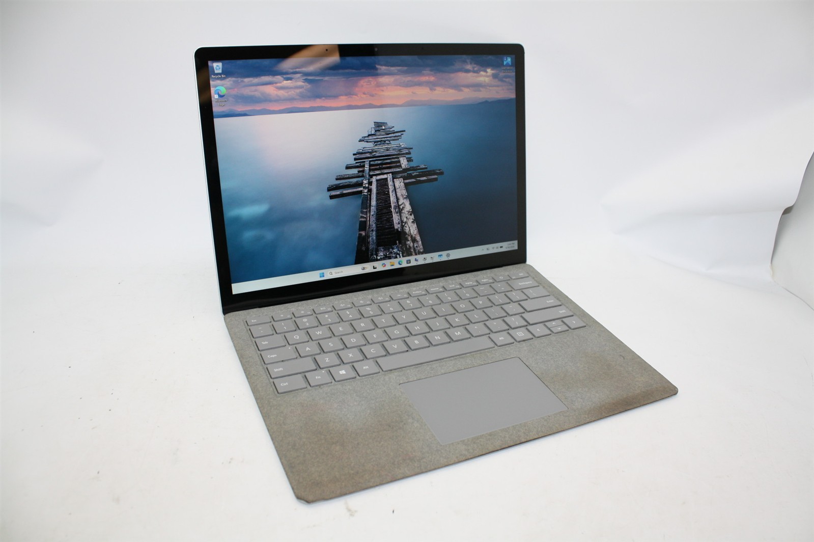 12.3″Microsoft Surface Laptop i5-7300 2.60GHz RAM 8GB NVMe 128GB/Cosmetic issue