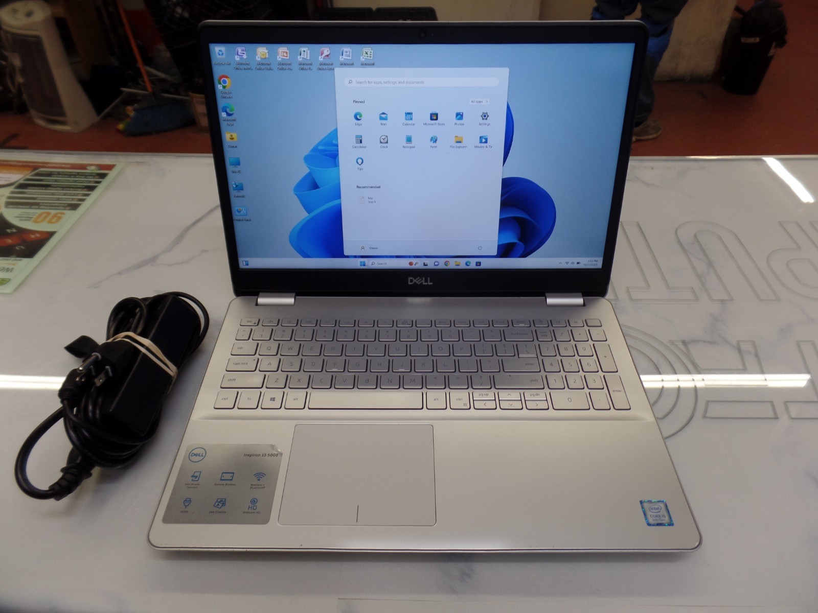 Dell Inspiron 15 5584 15.6″ i5-8265U @1.60GHz 16GB 256GB SSD Win11 1080 FHD