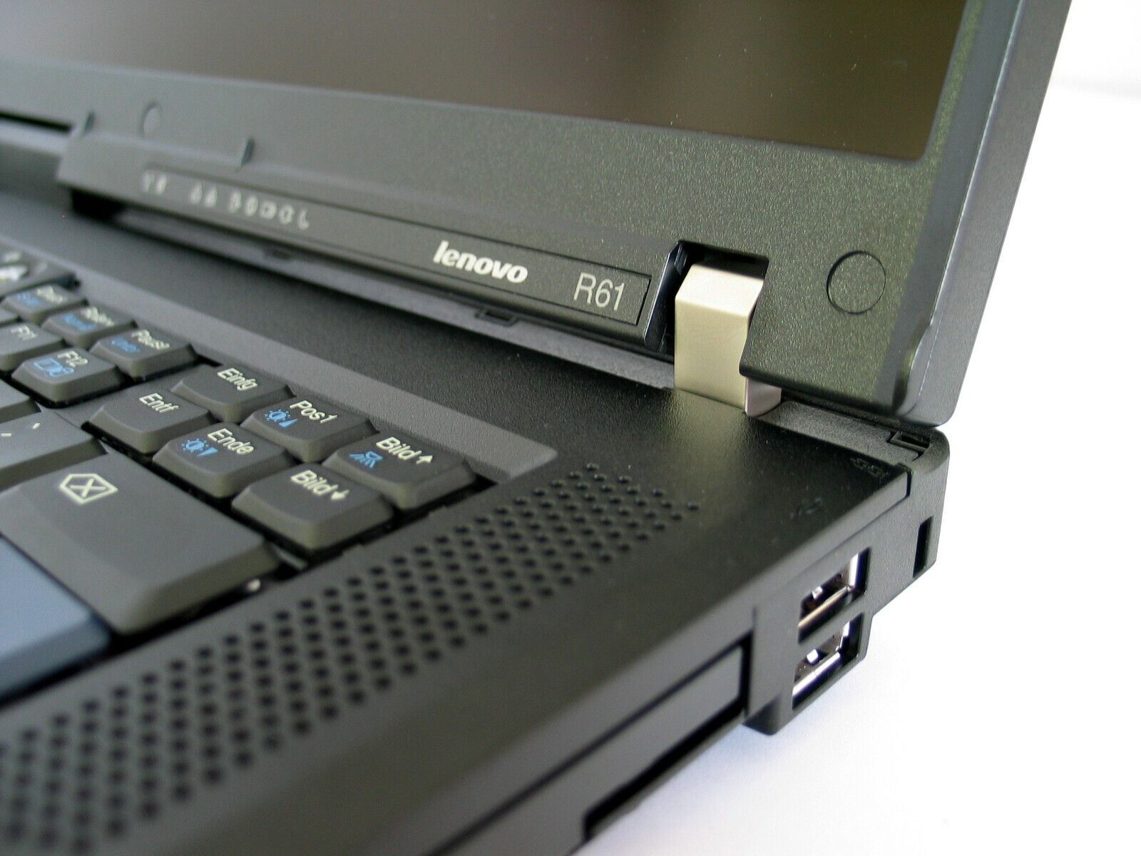 Lenovo ThinkPad R61 Core 2 Duo T7250 2.0GHz 4GB/80GB HDD Win XP 1024x768px