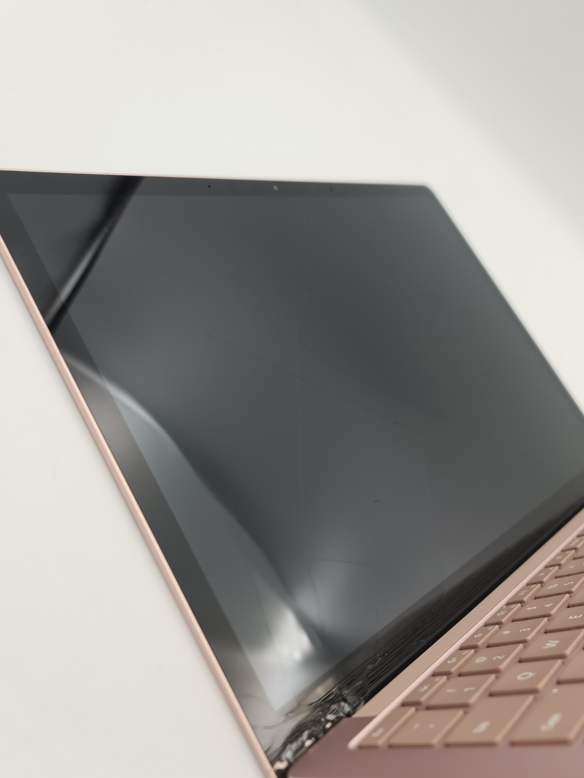 Microsoft Surface Laptop 4 – 13.5” Ryzen 5 | 16GB RAM | 256GB SSD (READ DESC)50C