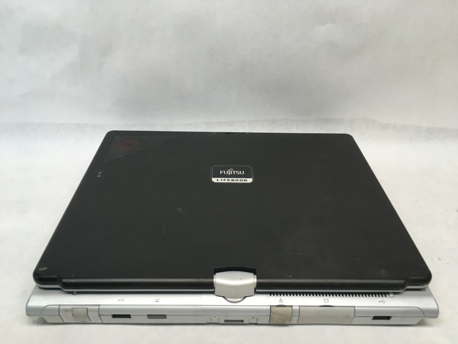 Fujitsu LifeBook T4215 Tablet Laptop For Parts Powers on No Video NO HDD/RAM JR
