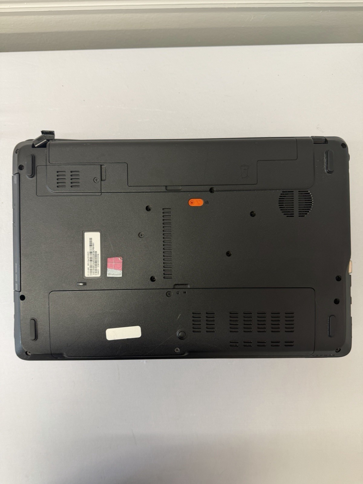 Acer Aspire E1-531-4682 Laptop – Good Screen – Intel Pentium B960 – Read Desc
