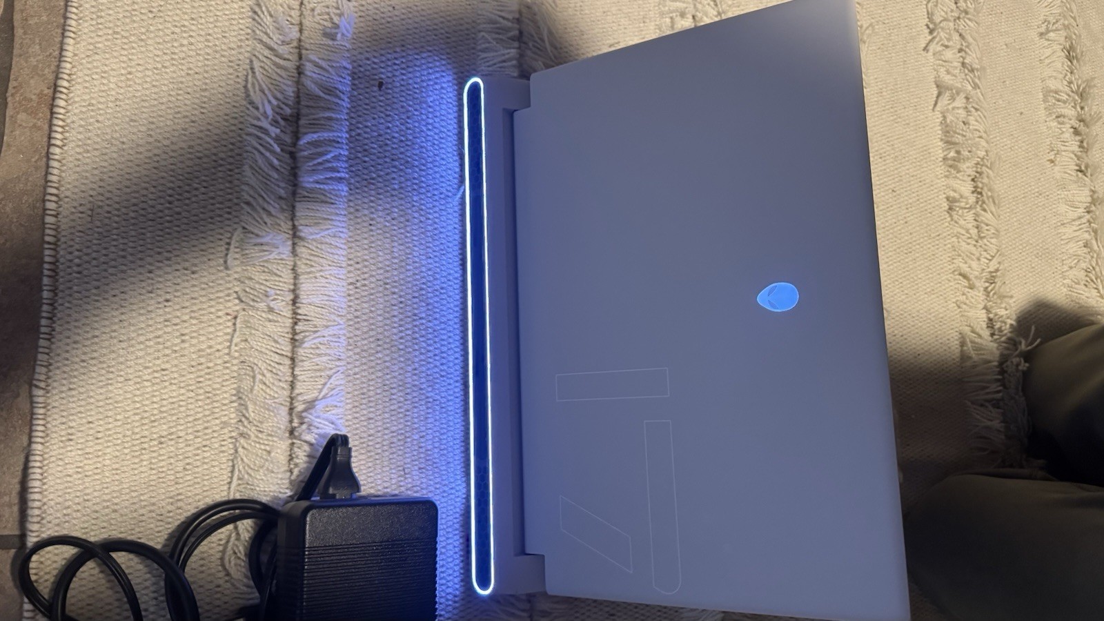 Alienware x17 R1 – i9-11980HK, RTX 3080, 32GB RAM, 1TB SSD, 17.3” FHD 360Hz
