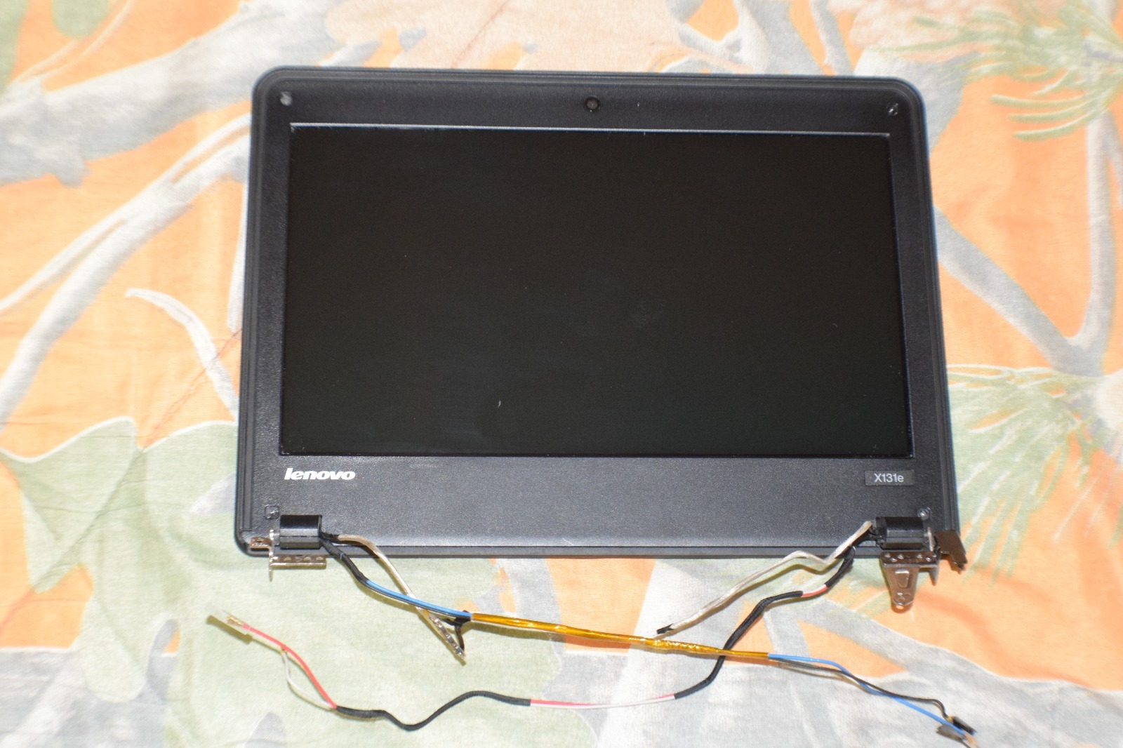 Lenovo ThinkPad X131e 11.6″ LCD Chromebook Screen Assembly w/ Webcam White Top