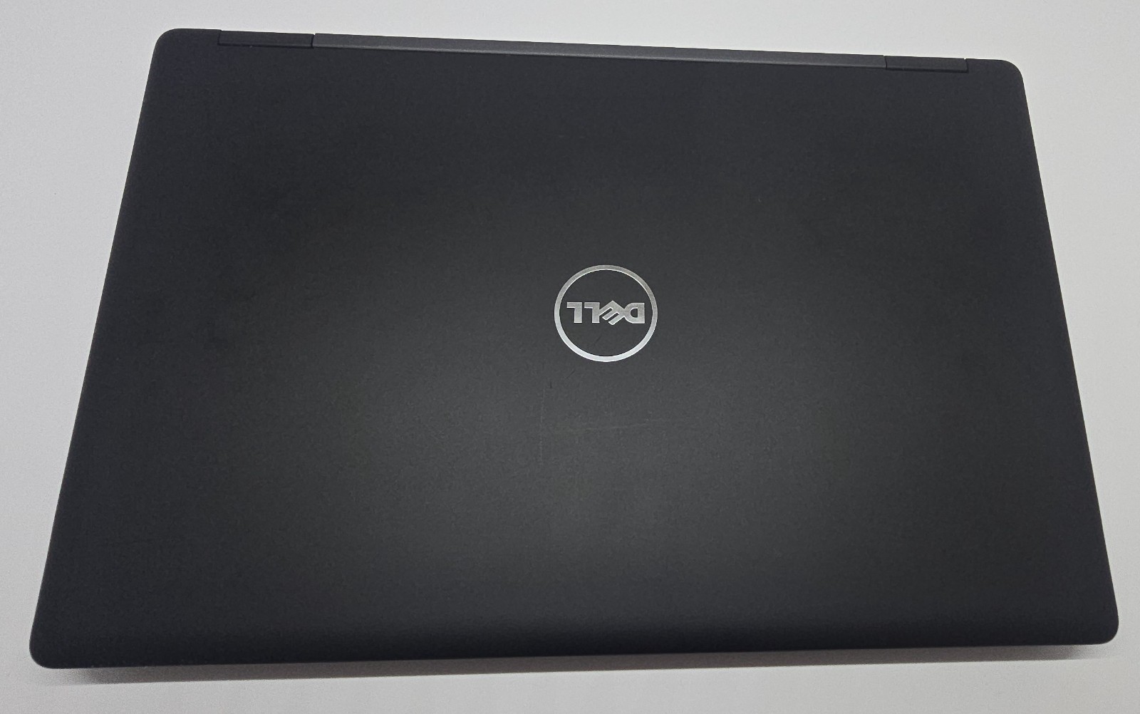 Dell Precision 3520 Laptop 15.6″ i5-7440HQ 8GB 256GB SSD Windows 11 Pro Charger