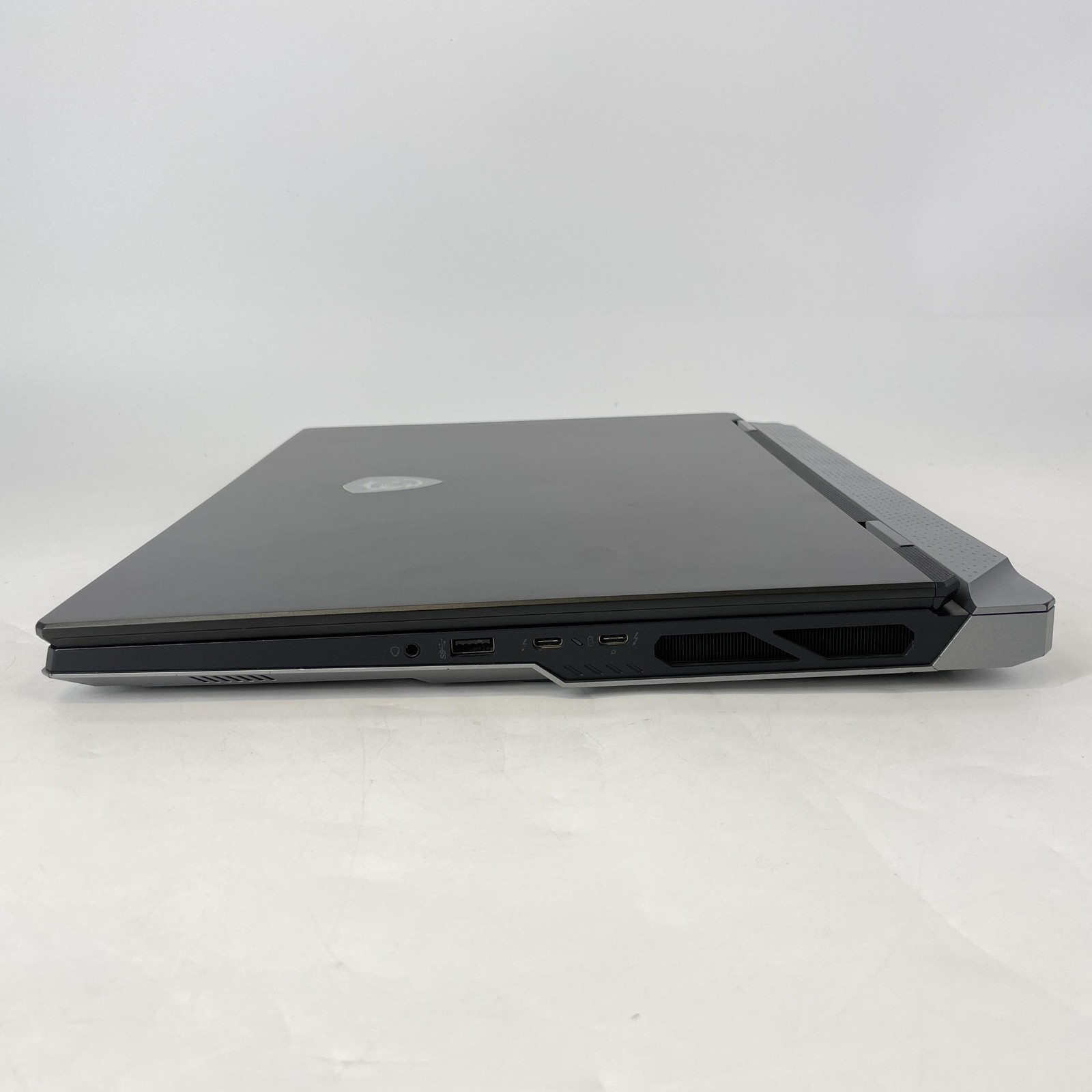 MSI Titan 18 HX UHD+ 2.2GHz i9-14900HX 128GB 512GB/1TB NVIDIA RTX 4090 Very Good