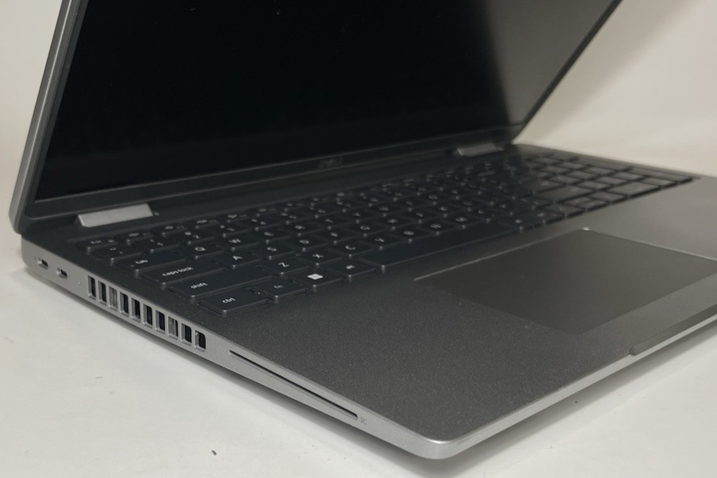 Dell Latitude 5540 15.6″ Laptop Intel i7-1365U – 8GB RAM – 512GB NVMe – W11P