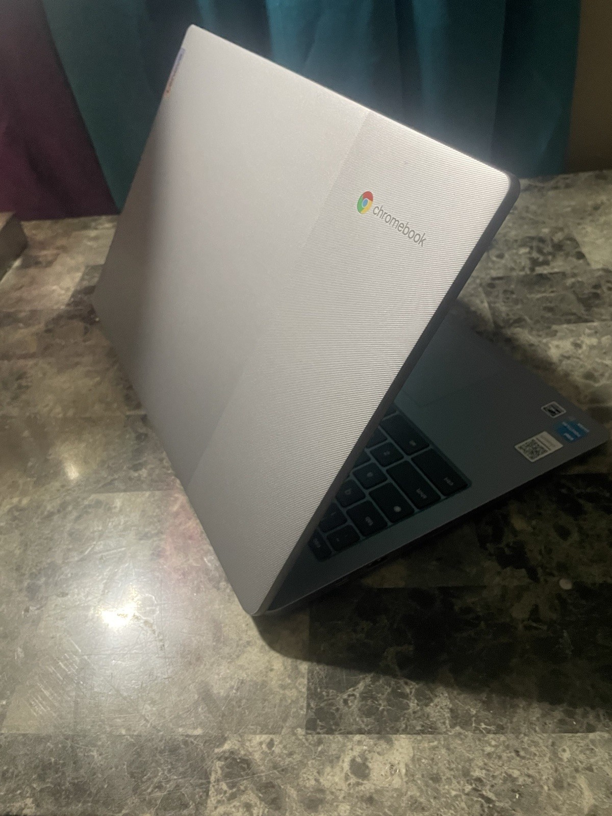 Lenovo IdeaPad 3 Chrome 15IJL6 15.6″ Intel Celeron N4500 4GB DDR4 64GB eMMC