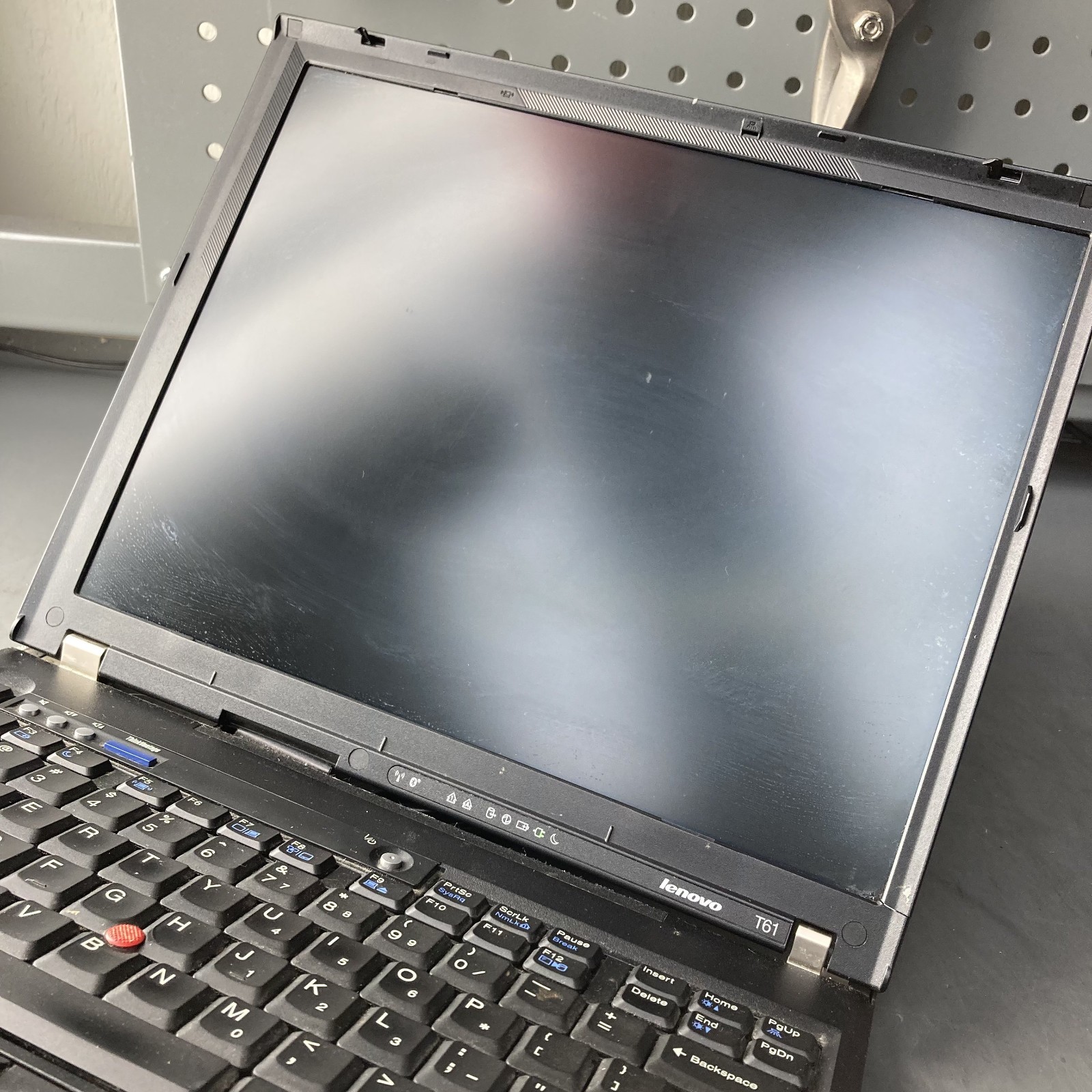 Lenovo ThinkPad T61 14″ Laptop Core 2 Duo T7500 2.20GHz 4GB RAM 120GB SSD WinXP