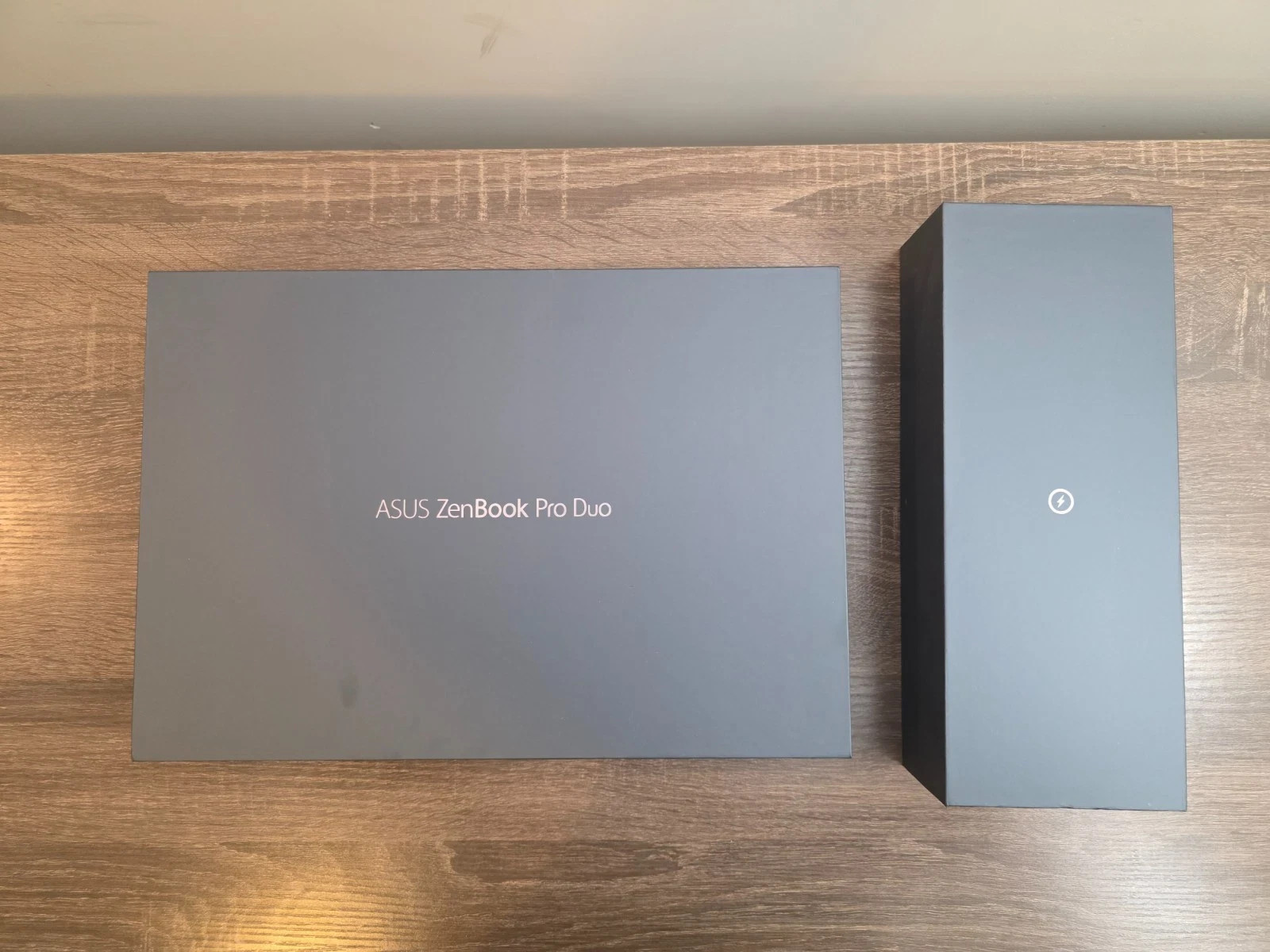 ASUS ZenBook Pro Duo UX581GV i9 RTX2060 32GB 1TB SSD 4K OLED | NEW Battery | Box