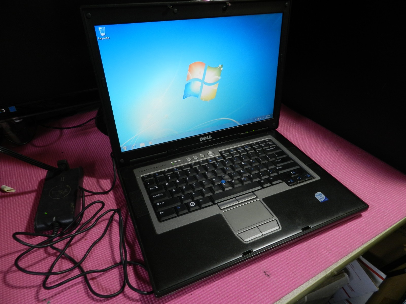 Dell Latitude D830 Core 2 Duo Boots Windows 7 w/ Charger 2GB ram 80gb SSD