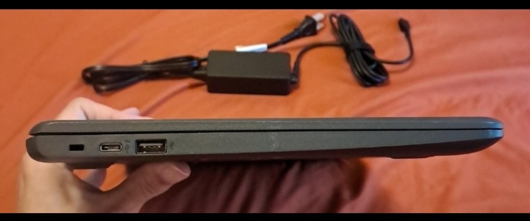 HP 14A G5 Chromebook Laptop Computer W/Charger.