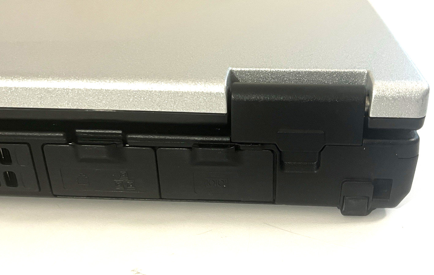 PANASONIC CF-52MK2 TOUGHBOOK C2D 2.26GHz P8400 4GB 500GB WIN 7P 32BIT RS-232 DVD
