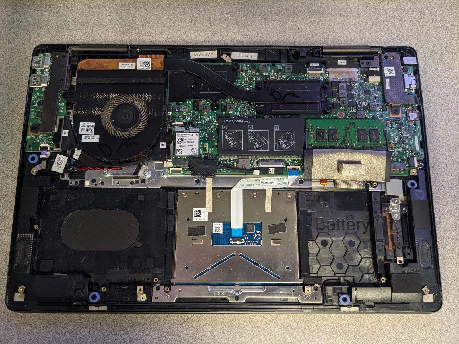 DELL INSPIRON 7586 2-IN-1 i7-8565U @ 1.80GHz, 8GB RAM, NO HDD/OS