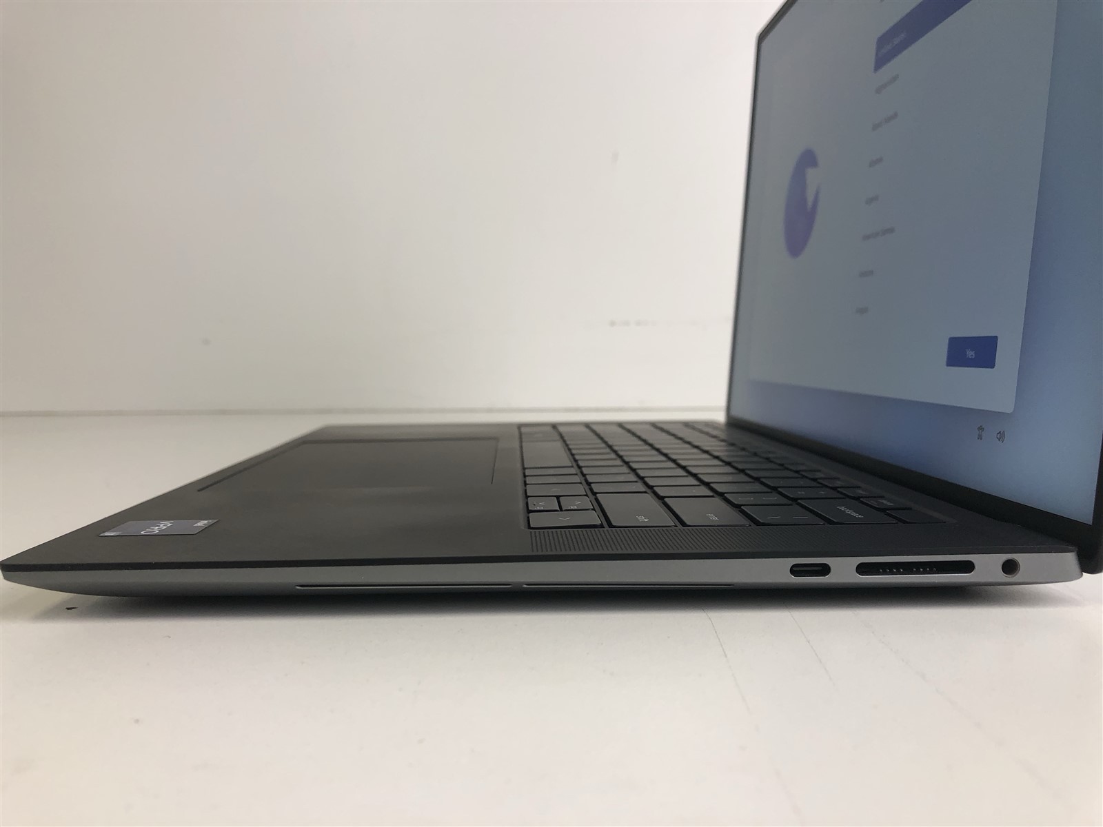 Dell Precision 5570: Core i7-12800H 2.4GHz – 32GB – 512GB – RTX A2000 (SELECT)