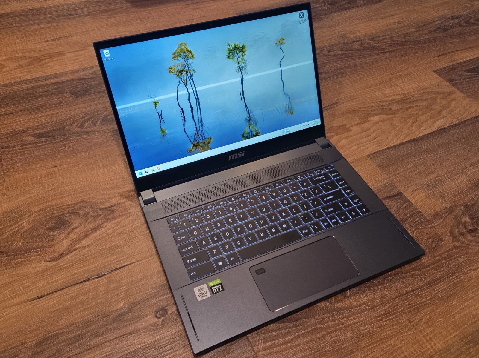 MSI WS66 10TKT / i7-10875H / 32GB / 1TB SSD / Windows 11 Pro / TOUCH