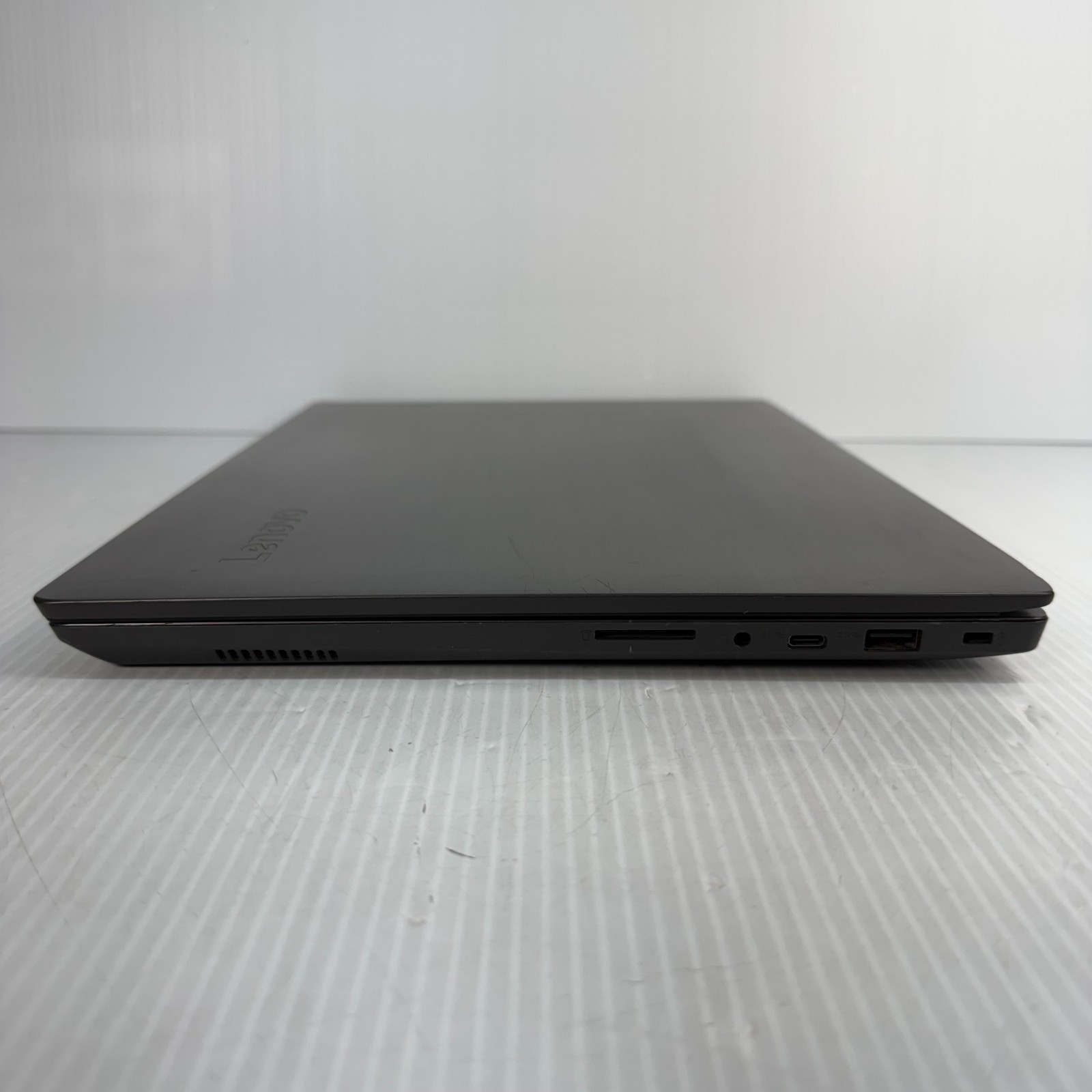 Lenovo V330-14ARR 5 2500U 14″ Windows 11 Laptop 128GB SSD 20GB **WEAR**