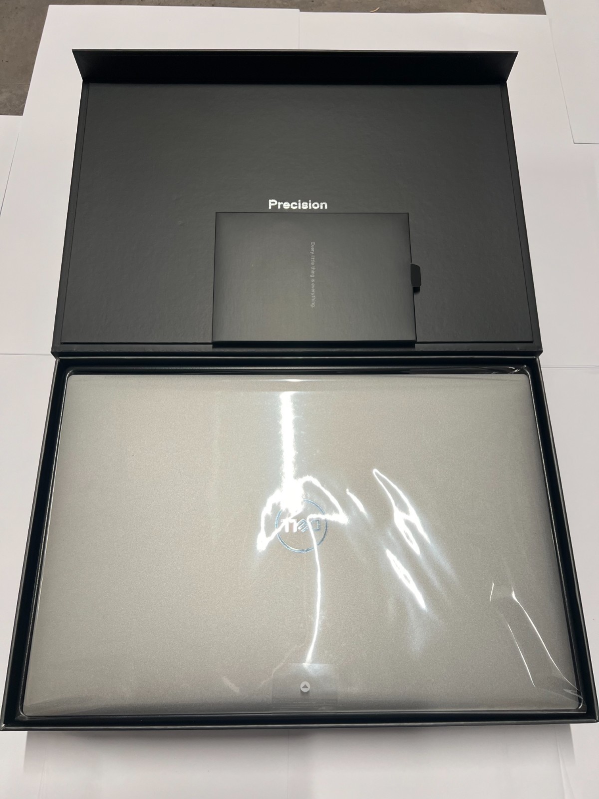 New Dell Precision 5550 15.6 FHD i9-10885H 2.40GHz 32GB 1TB SSD Quadro T2000
