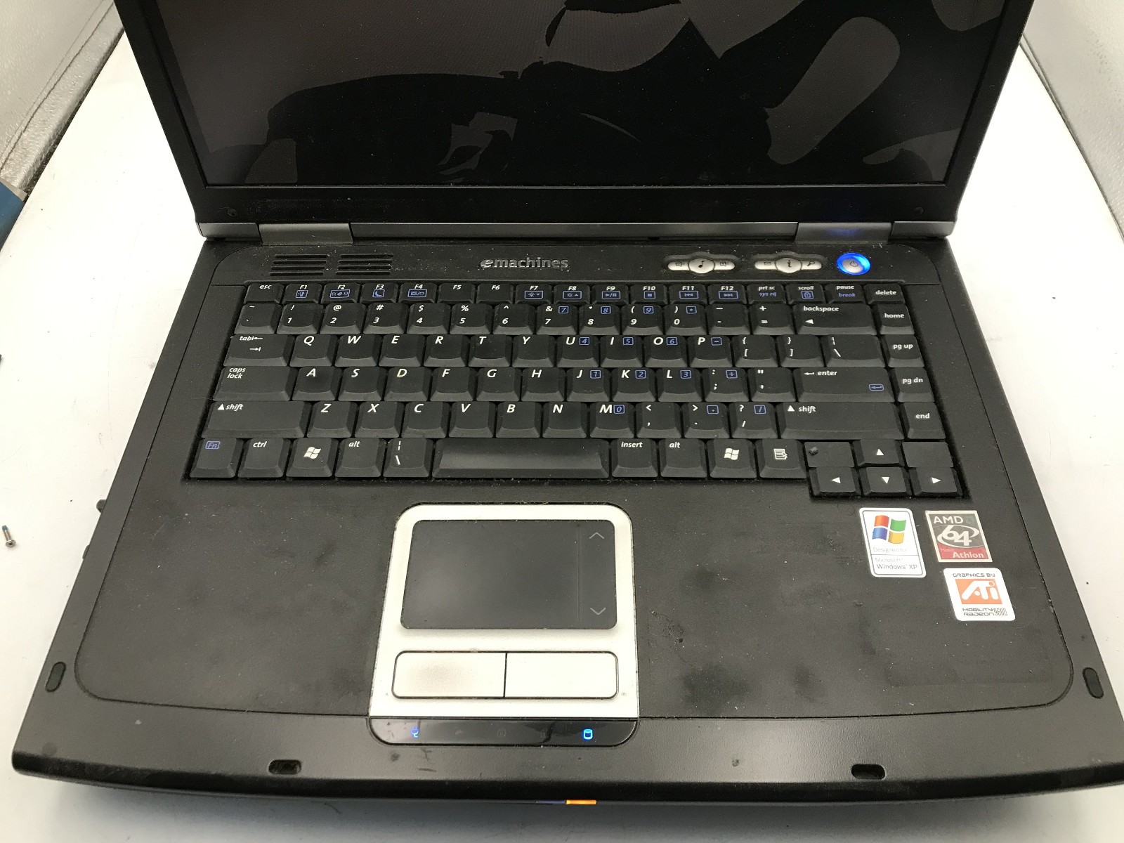 E MACHINES M6805 – FOR PARTS/BROKEN LCD – AMD ATHLON 64 – 256MB RAM – READ – BB!