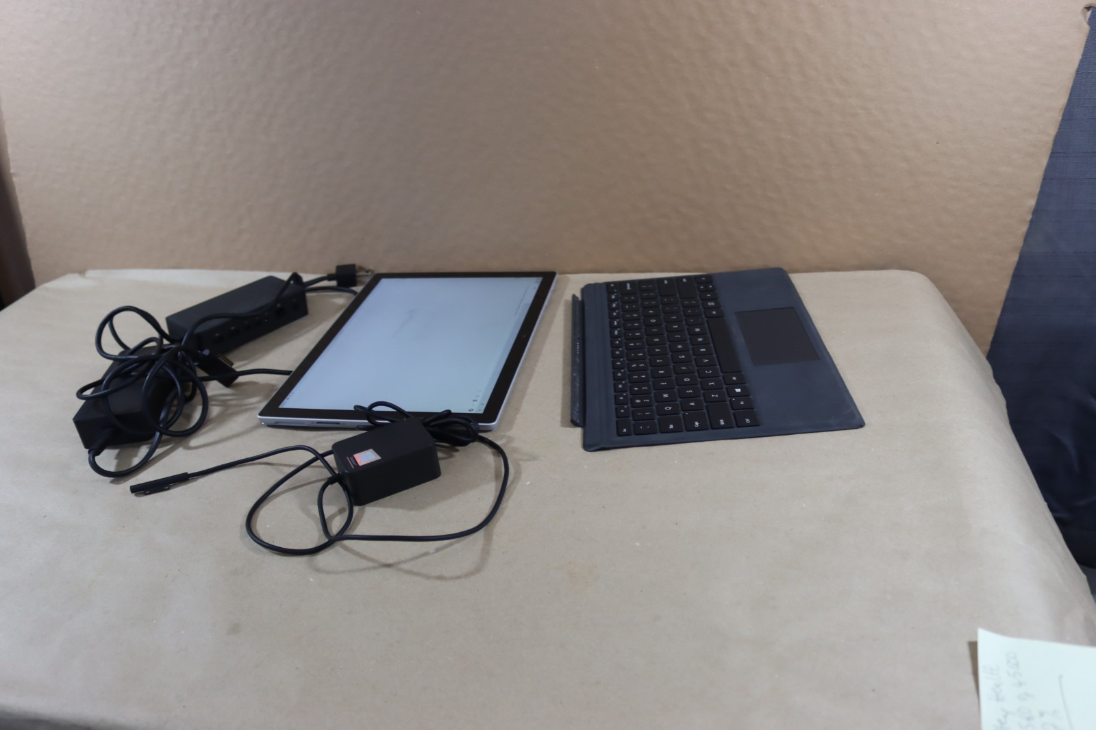 Microsoft Surface Pro 5 i5-7300U 8GB RAM 256GB Wi-Fi + LTE