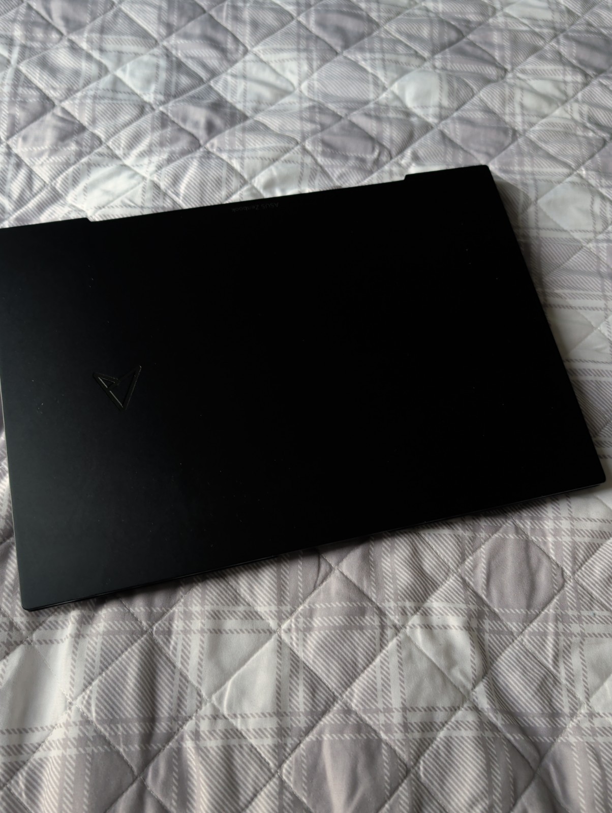 Asus Zenbook Pro 14 UX6404VV, I9 13 GEN, 32 GB RAM, 2 TB SSD, Rtx 4060 8GB, Oled