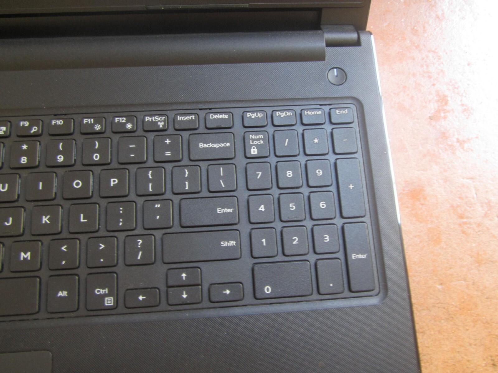 Dell Inspiron 15 3567 Laptop 2.3GHz 4GBRAM 1TBHD SCREEN INTACT NoPwrCord – WORKS