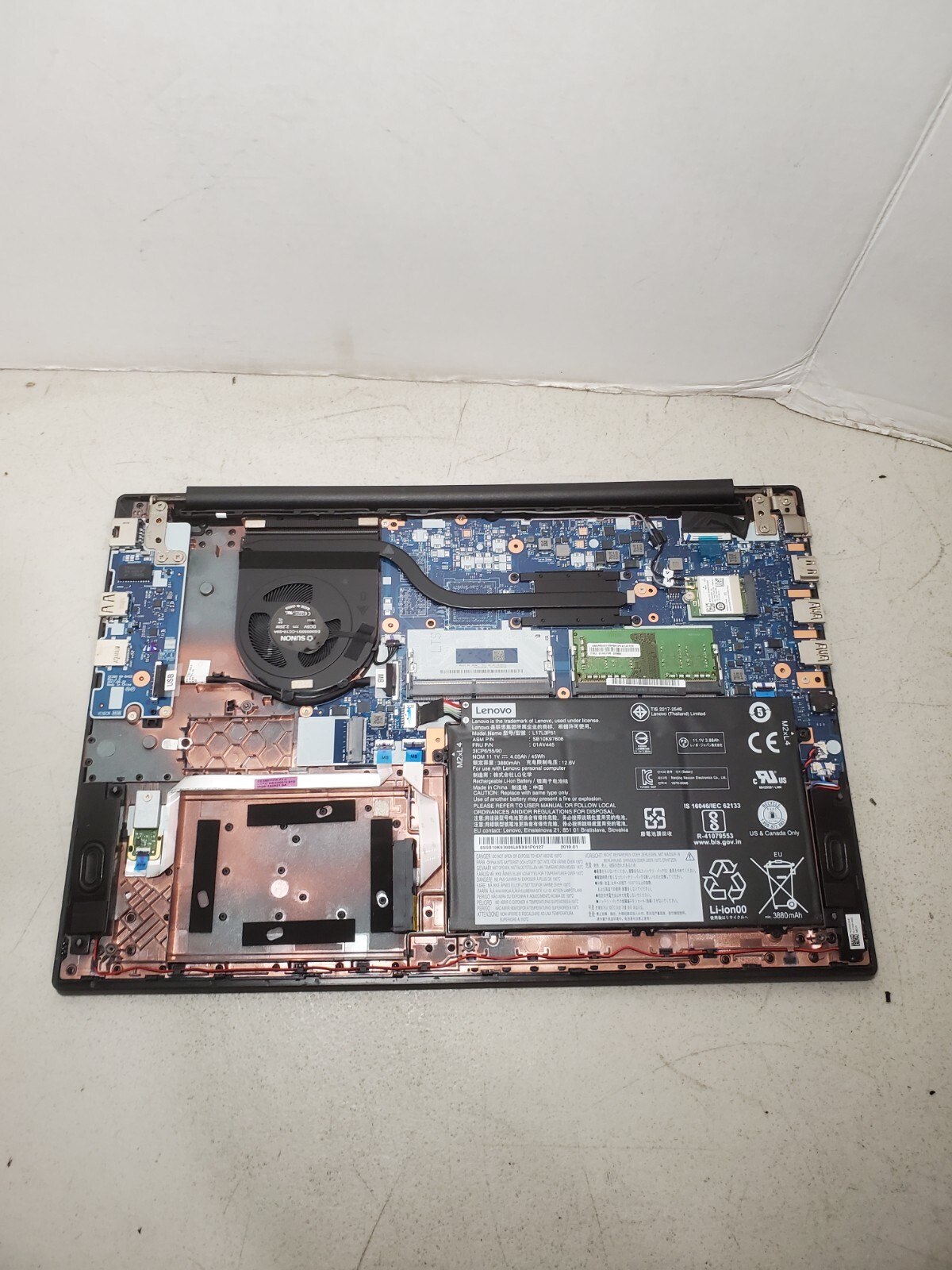 Lenovo ThinkPad E580 15.6″ i5 7th gen. 8GB RAM No HDD/SSD/OS CRACKED LCD! #69