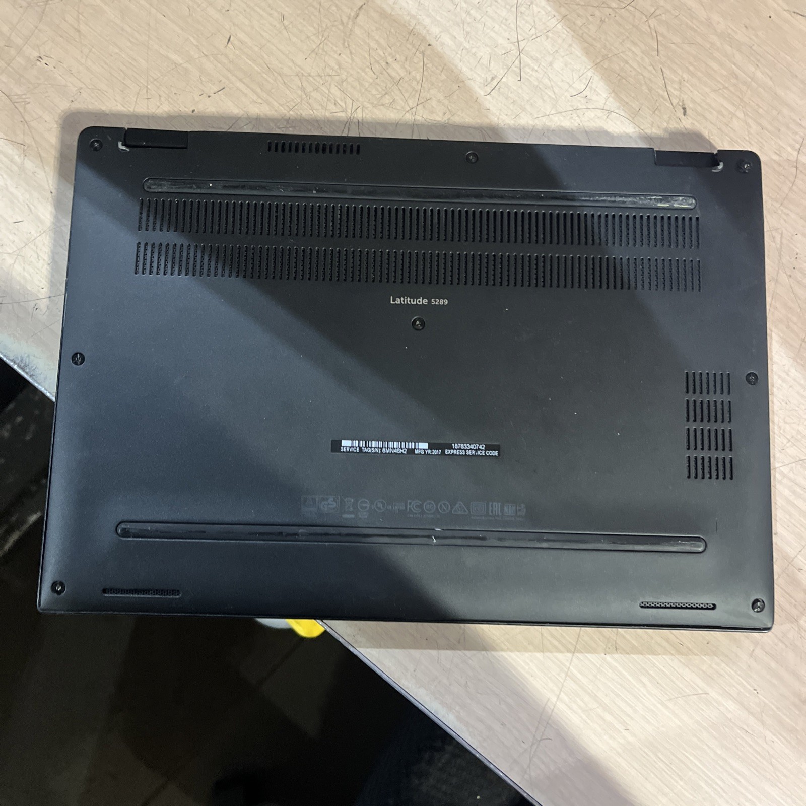 DELL LATITUDE 5289 INTEL CORE I5-7300U 2.60GHZ 8GB RAM NO HD .