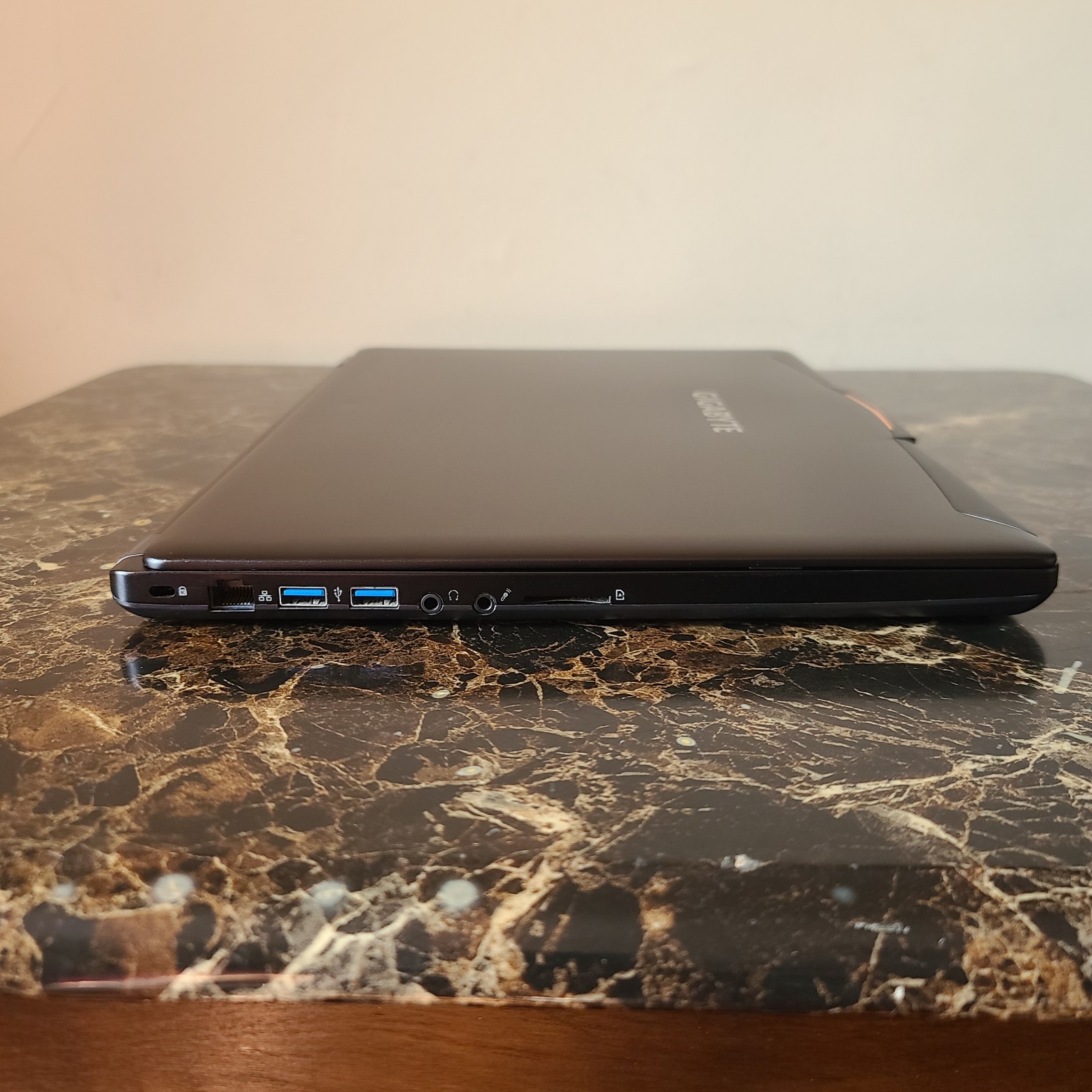 GIGABYTE P35X-V5 GAMING LAPTOP CORE i7-6700HQ 2.60GHz 8GB RAM GTX 980M 62GB SSD
