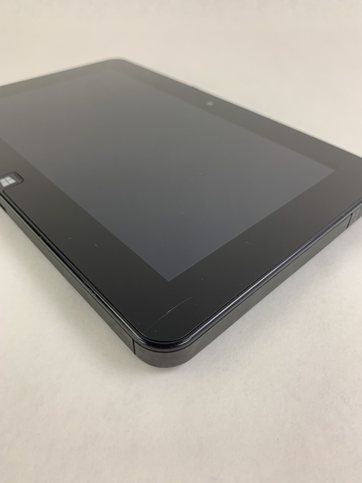 Motion CL920 Tablet PC Pentium N3540 2 GB Ram No HDD, OS, Battery Corner Bent