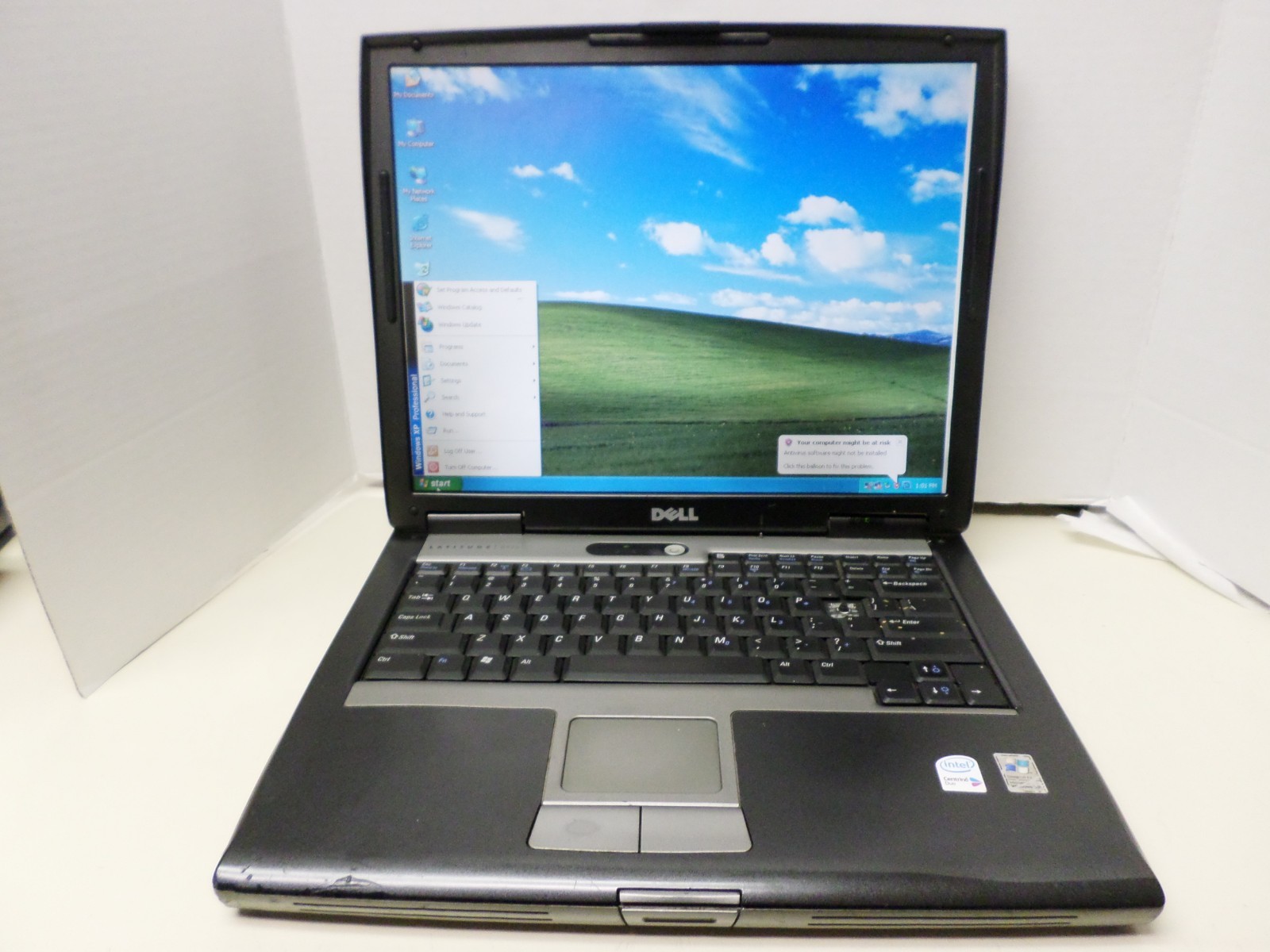 Dell Latitude D520 laptop Core 2 Duo 1.66GHz 1GBRAM 80 GB CD Serial port Wifi