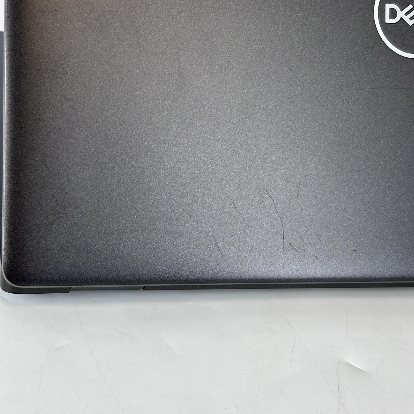 Dell Latitude 5400 14 Black HD i7-8665U 1.90GHz 16GB 500GB SSD Good WHITE SPOTS