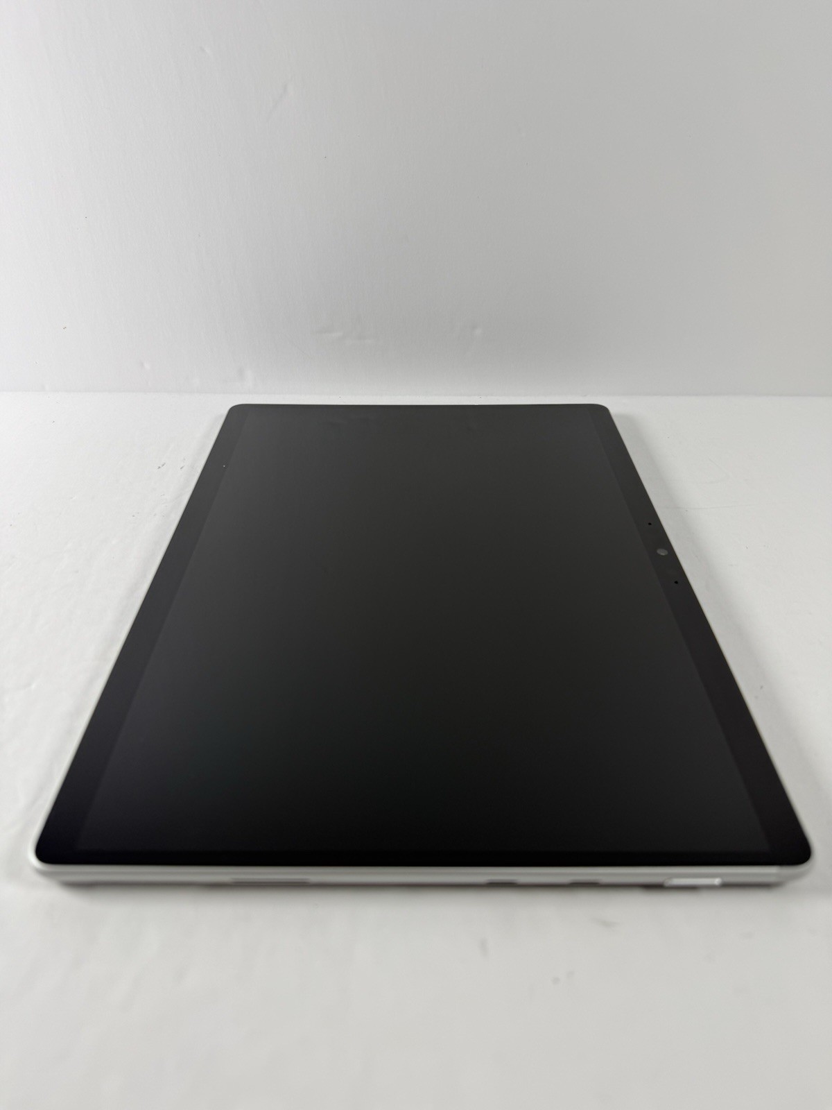 Microsoft Surface Pro 8 (1982) i5-1145G7 – 16GB RAM – 256GB 120Hz – Win 11 Pro