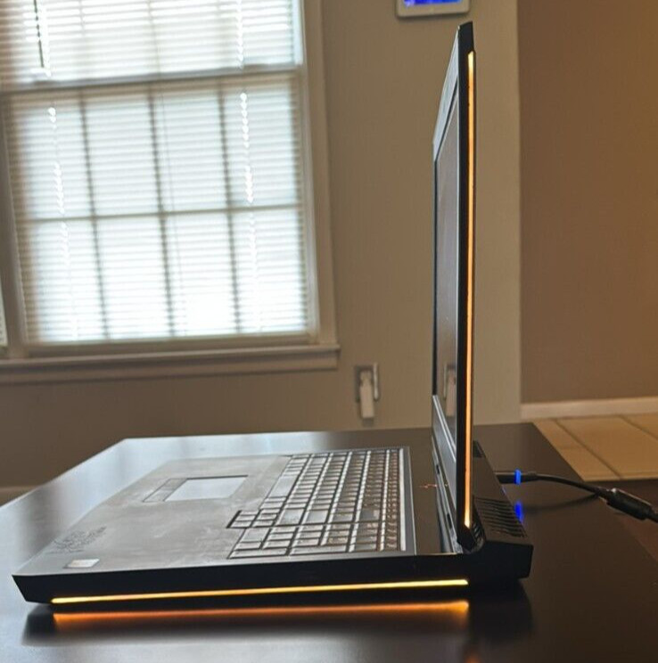 ALIENWARE 17 R4 17.3in Gaming Laptop i7 3.5Ghz 32GB 1TB SSD GTX 1060