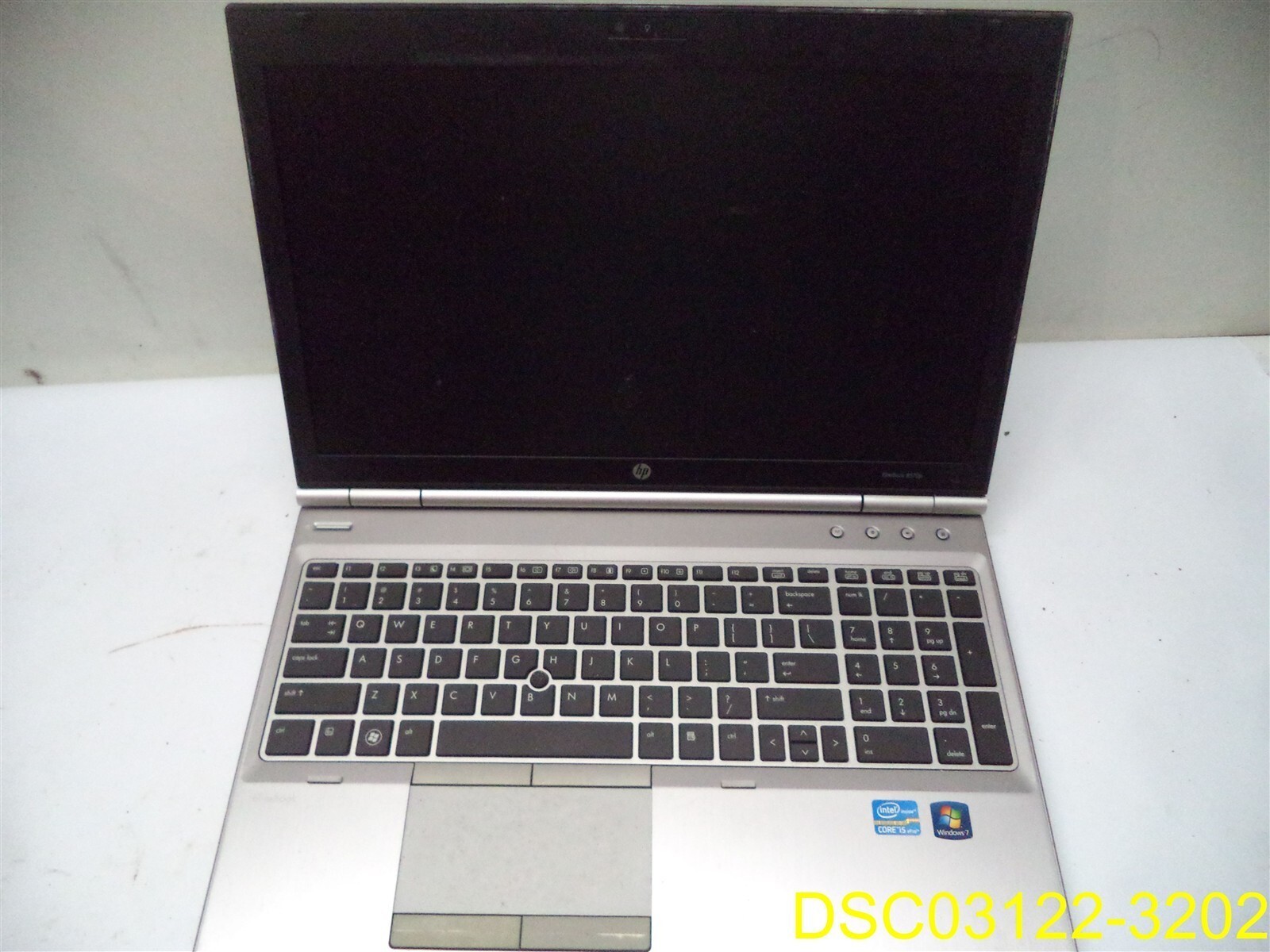 Has Dent on Cover: HP Elitebook 8570p Core i5 vPro RAM Windows 7 (NO CORDS)