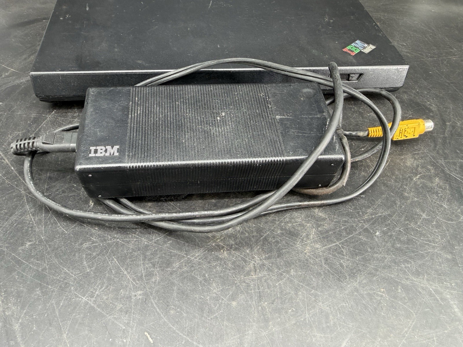 VINTAGE IBM ThinkPad G40 15.1” WinXPpro, 256Mb, 20GB, CD, Charger, Powers On