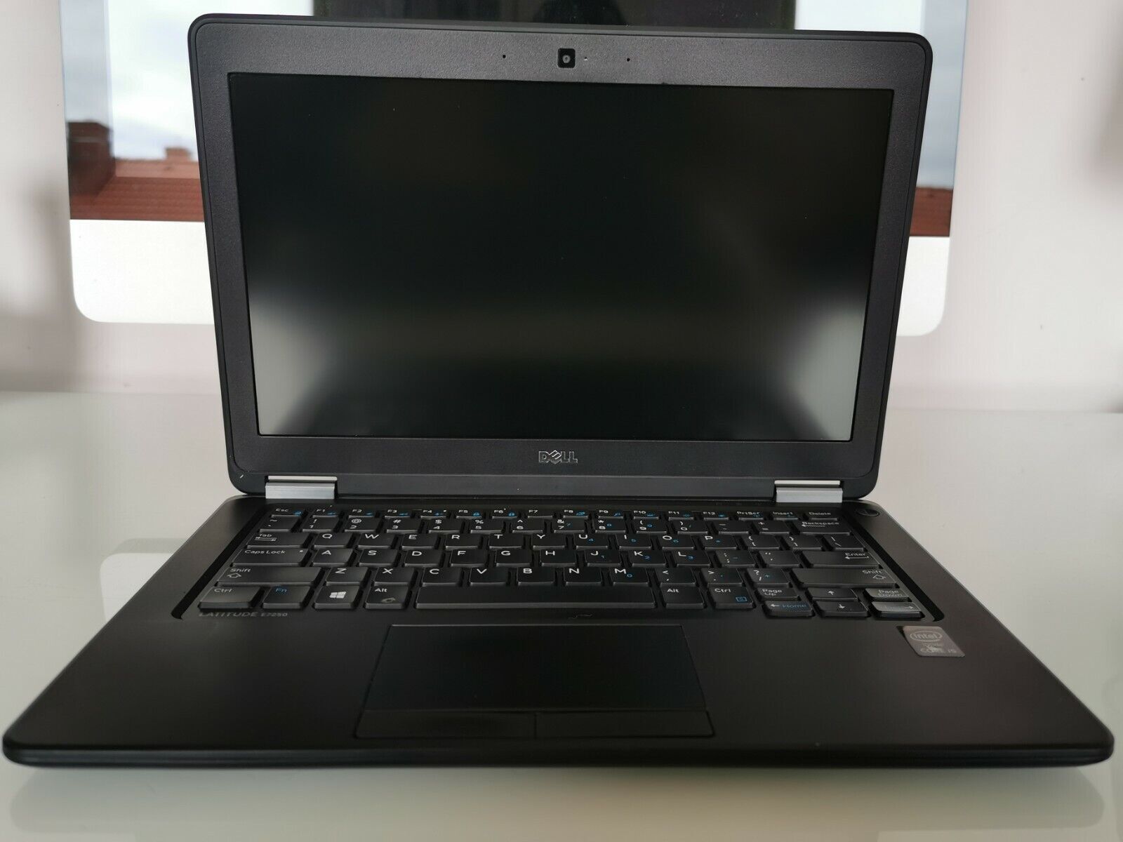 Black UltraBook Dell e7250 Intel i5-5300U 4GB/120GB SSD 1366×768 Win10 Pro