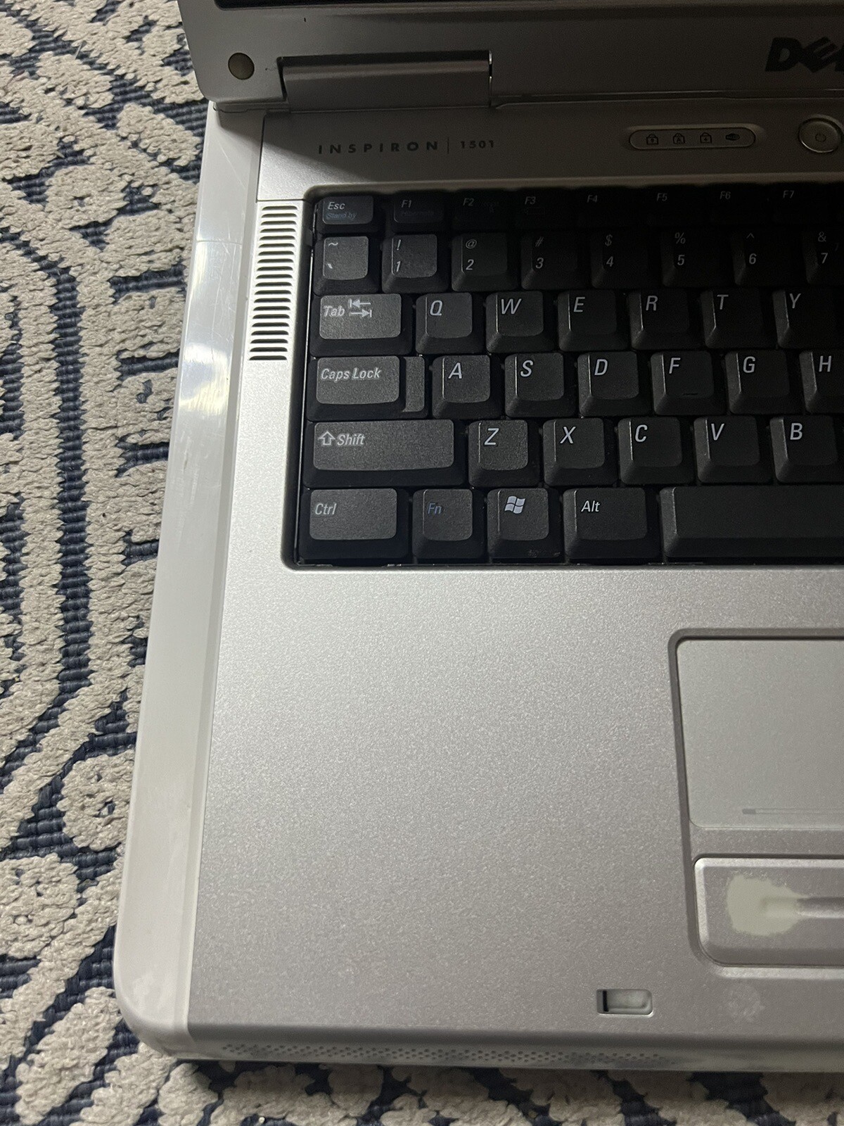 Vintage 2006 Dell Inspiron 1501 Model PP23LA Premium Silver Laptop.