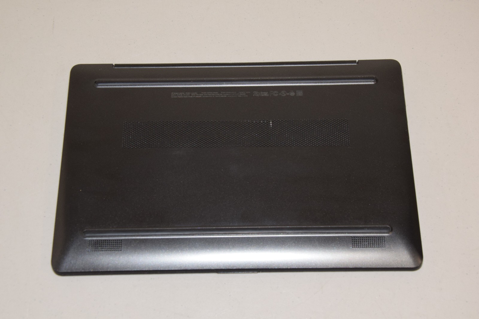 HP Stream 14-ds0035nr 14″ AMD A4-9120e Dual Core 4GB DDR4 32GB eMMC SSD Webcam