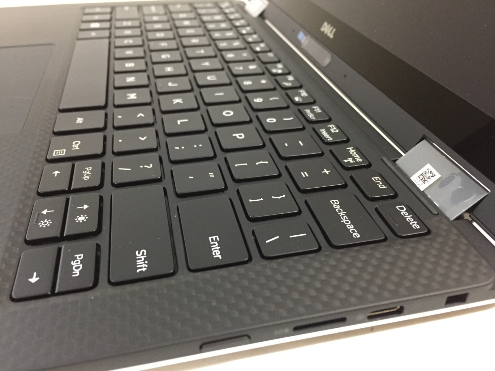 Dell XPS 9365 13.3″ touchscreen Laptop/Intel i7-7y75/8GB Ram/256GB SSD/Win10 BLK