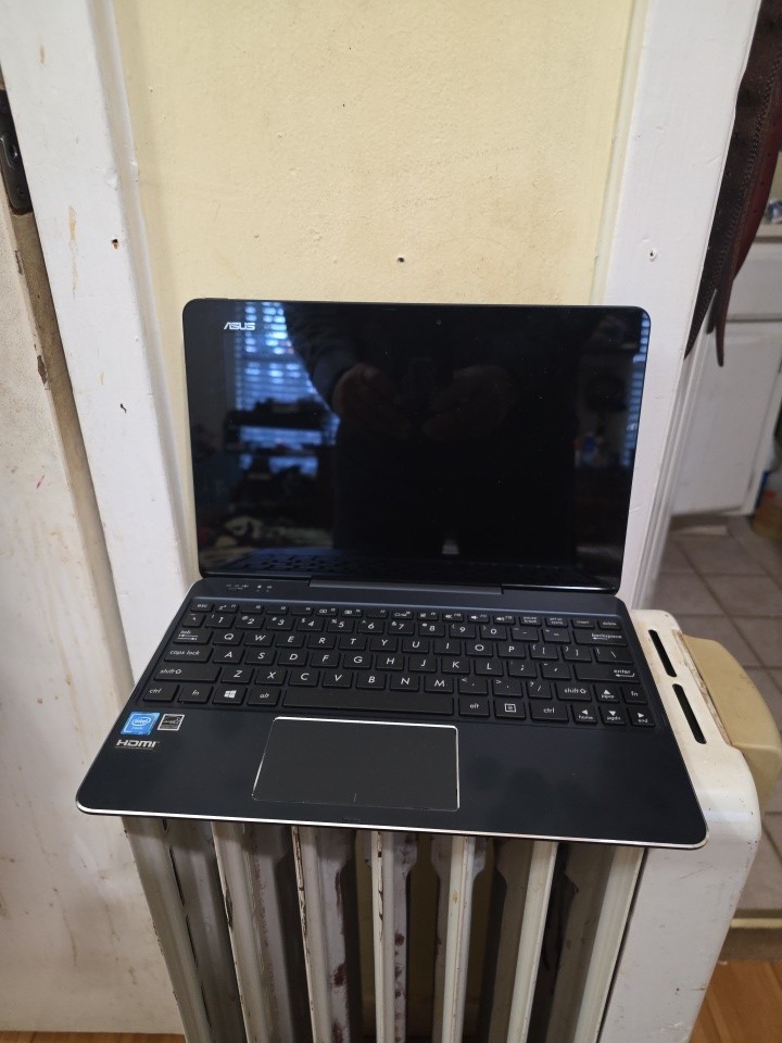 T100CHI-D4-BK ASUS LAPTOP TABLET 128GB 10.1 LED TOUCH (AS-IS)
