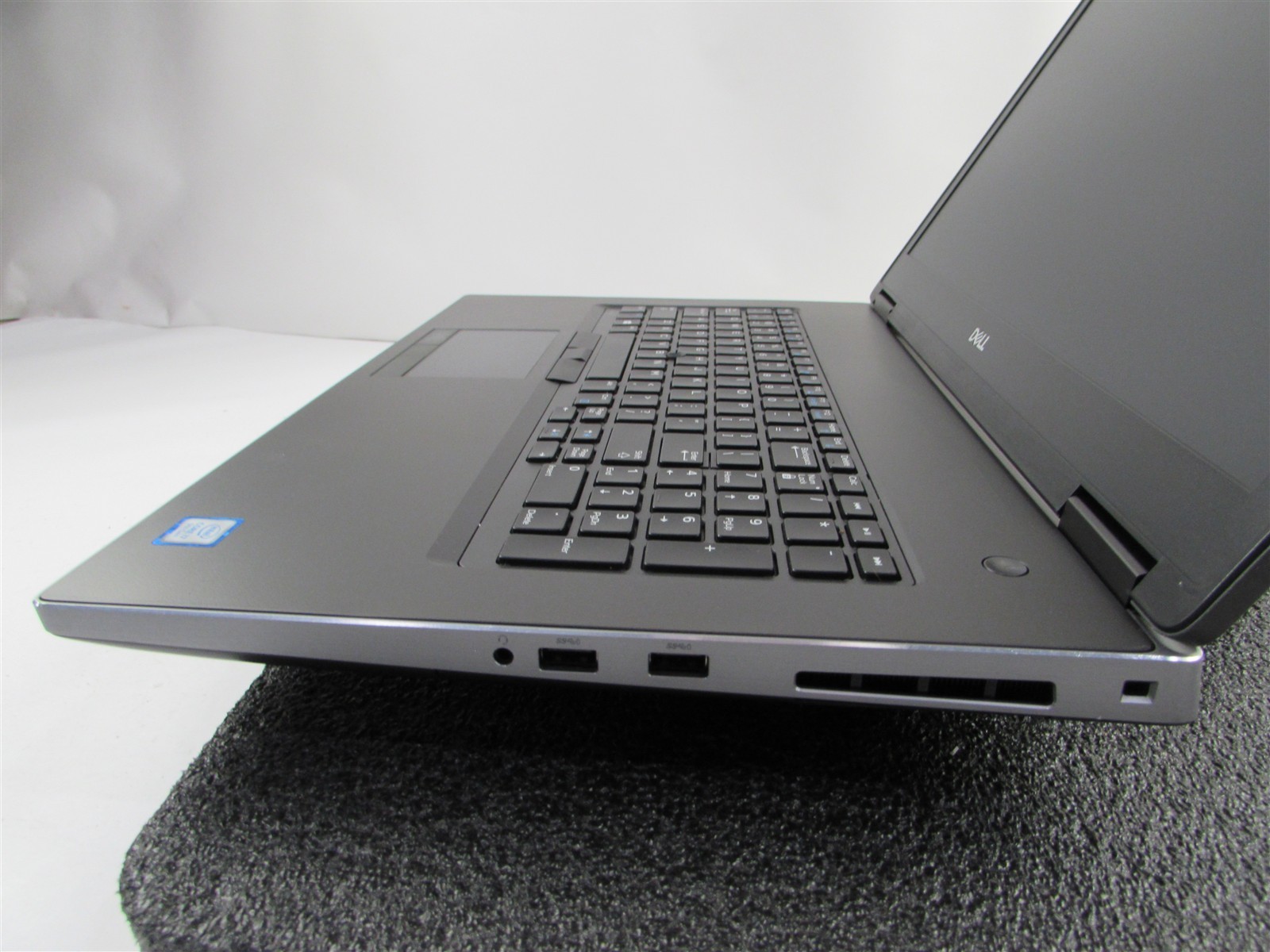DELL PRECISION 7740 17.3″ I7-9750H NO SSD 64GB RAM NVIDIA RTX 4000 NO O.S
